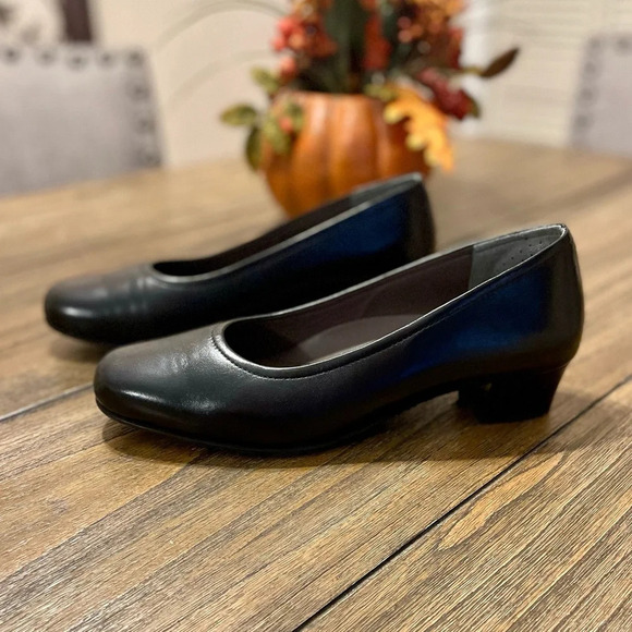 SAS REGINA Black Leather Pumps Heels Handcrafted Italian Leather Size 9 N Career - Picture 1 of 11